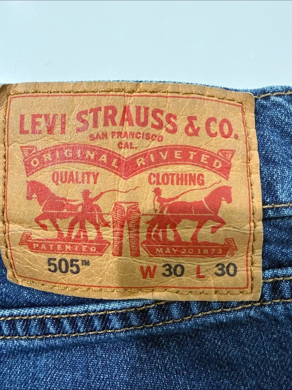 Levi's Straight Men’s Jeans in Medium Blue Denim